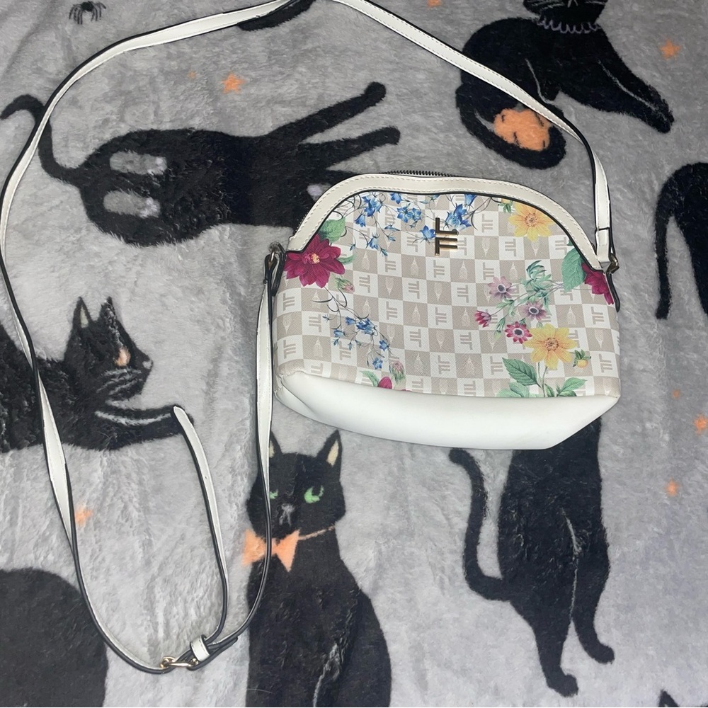 London Fog Pink and White Patterned Bag Interior